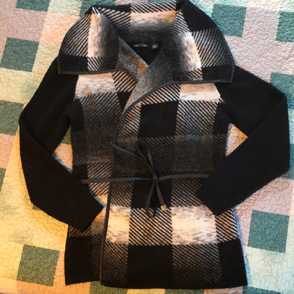 Black and white check sweater/wrap/blazer.